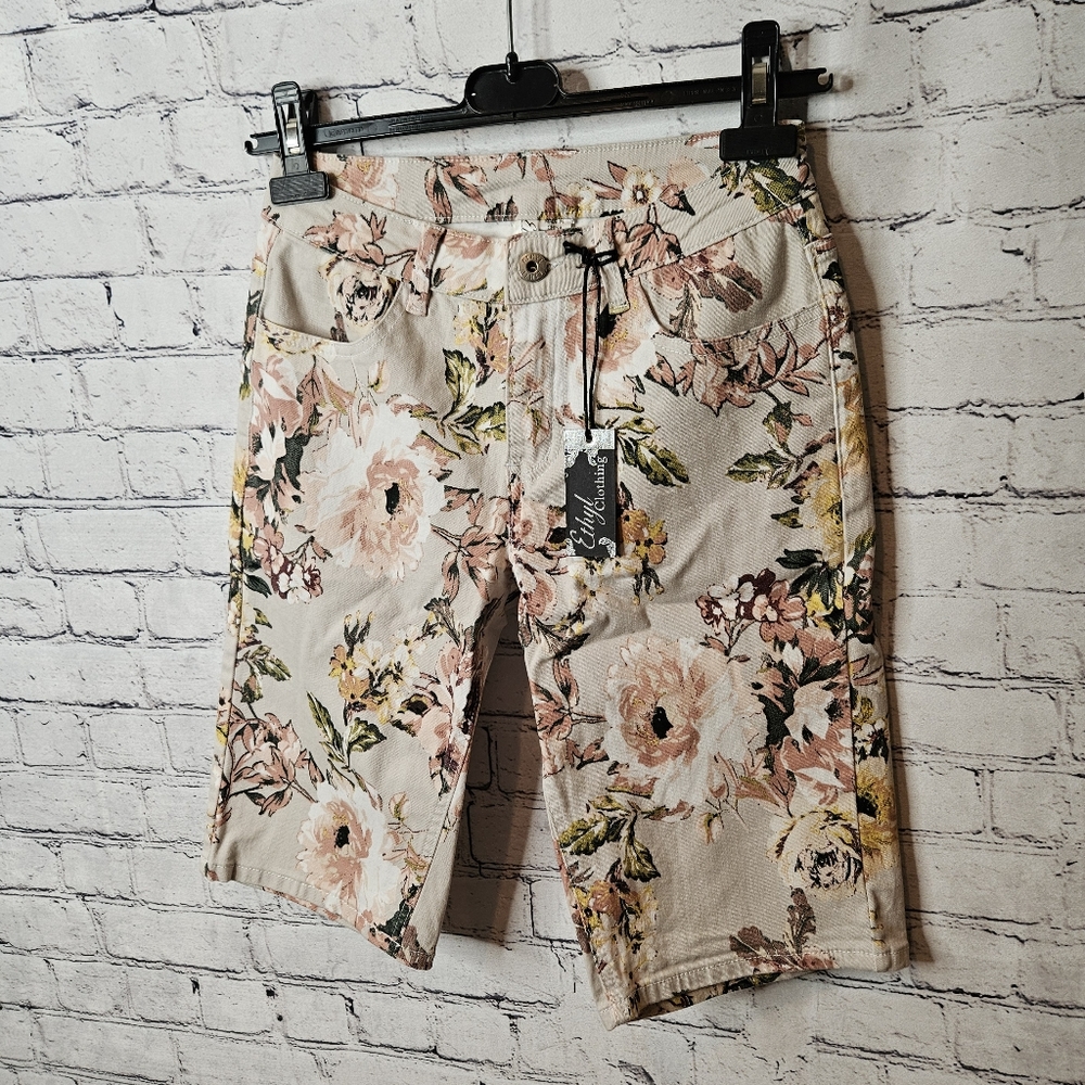 Ethyl NWT Womens Bermuda Floral Shorts Size 2